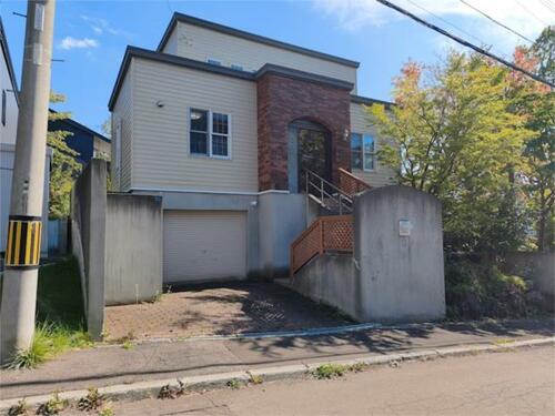 Spacious 4SLDK Home with Garage in Quiet Sapporo Neighborhood, Sapporo, Hokkaido