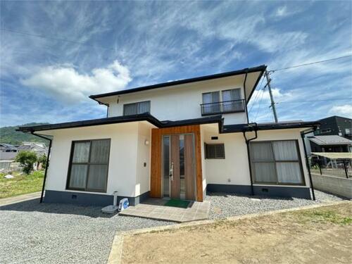 Renovated Home with Island Kitchen and Spacious Garden in Kumano, Kumano, Hiroshima