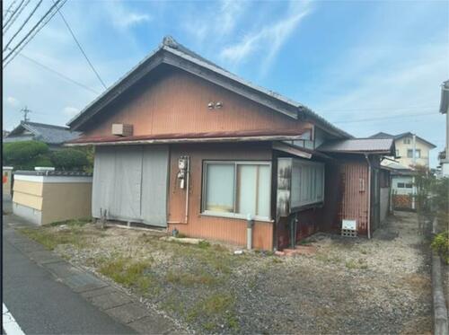 Single-Storey 2LDK with a Generous Garden in Nagasawacho, Suzuka, Mie