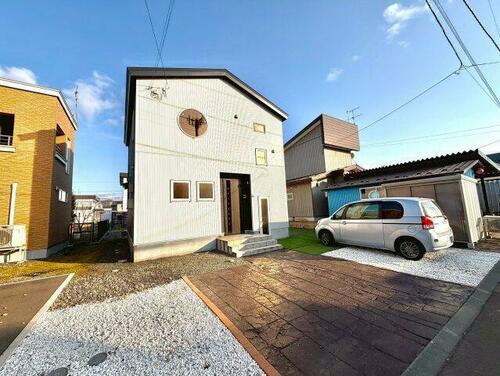 Light-Filled 4SLDK with Tatami Room and Loft in Eniwa, Hokkaido