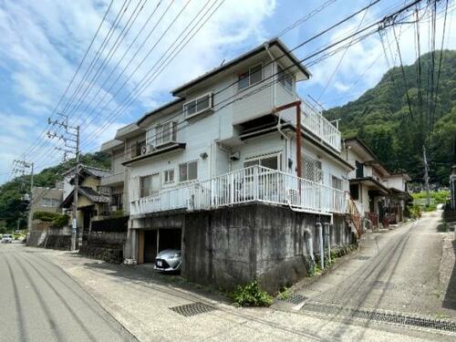 Spacious Unrenovated 6DK Wooden House near Otsuki Station, Yamanashi