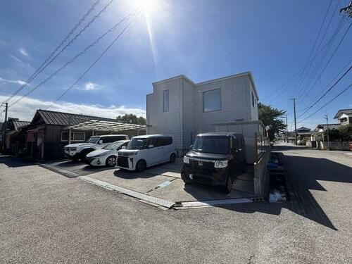 Bright 4LDK Home with Tatami Room and Vaulted Ceiling in Niihama, Niihama, Ehime