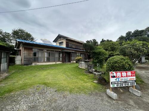 Spacious 7DK House with Four Storage Buildings in Iwashita, Nirasaki, Yamanashi