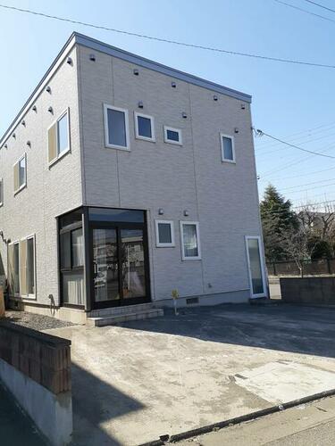 Bright 3LDK Home Near Higashi-Aomori Station, Aomori