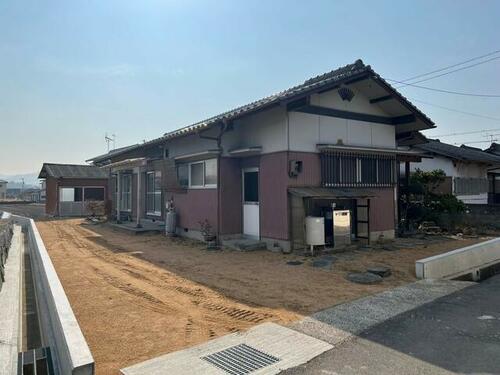 Single-Story 4DK with a Generous Garden in Murecho Mure, Kagawa