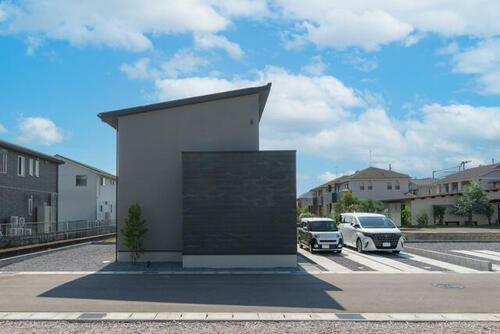 Sunlit, Energy-Efficient 3LDK Home in Gifu, Gifu