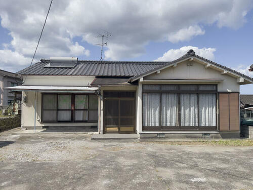 Single-Story 8DK Home with Tatami Rooms and a Spacious Garden in Oita, Oita