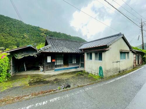 1941 Wooden 5SDK House with Well & Large Lot in Rural Iwanogawa in Wakayama