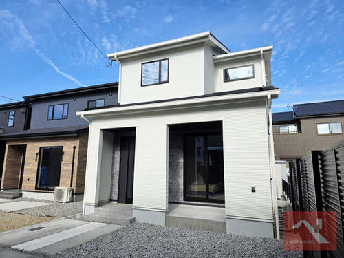 Bright Nearly-New 3LDK Wooden House with Sun Deck in Hamamatsu in Shizuoka