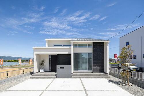 Modern 3LDK Home with Family-Friendly Storage and Parking in Aizumi, Aizumi, Tokushima