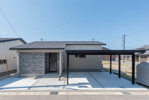 Near-New 2LDK Home with Underfloor Heating in Quiet Kurobe, Kurobe, Toyama