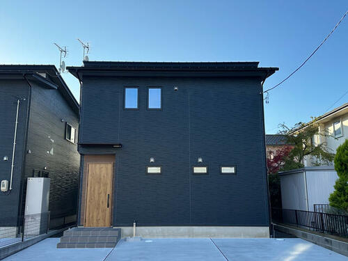 Modern 3LDK Home with Stylish Wood Accents in Nakano, Koriyama, Fukushima