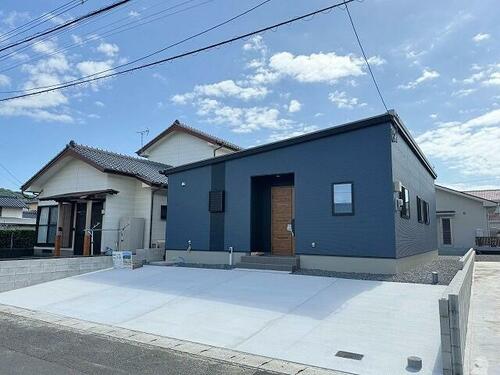 Bright, Single-Story 4LDK Home in Nakaboricho, Hyuga, Miyazaki