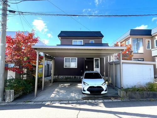 Bright 4LDK Wooden Home with 2-Car Carport near Shin-Aomori in Aomori