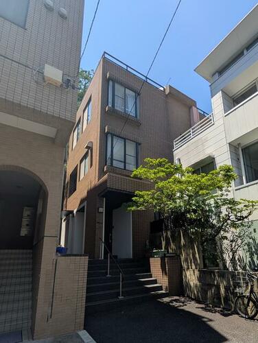Renovated 5LDK Home with Rooftop Views in Azabudai, Tokyo