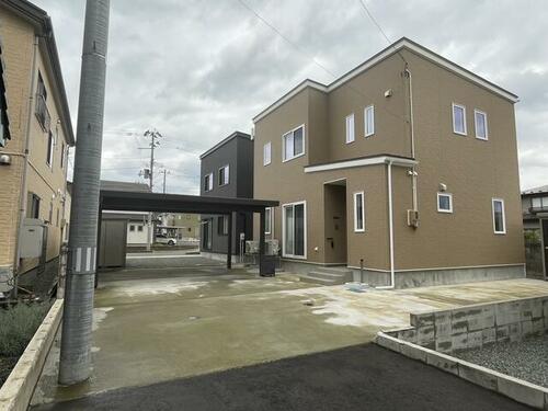 Modern 4LDK Home with Walk-In Closet in Akita, Akita