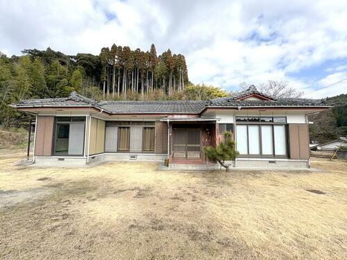 Bright Unrenovated 4LDK Wooden House on Vast Lot in Green Kagoshima in Kagoshima
