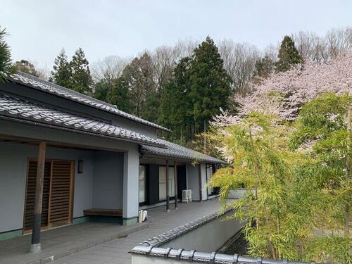 Sunny Highland 5DK Villa in Iwasu Onsen with Terrace, Garden & Mountain Views, Niigata