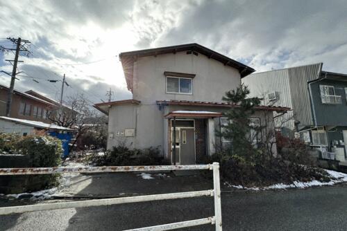 Unrenovated 8K Wooden House on 527㎡ Lot near Hida-Furukawa Station in Gifu