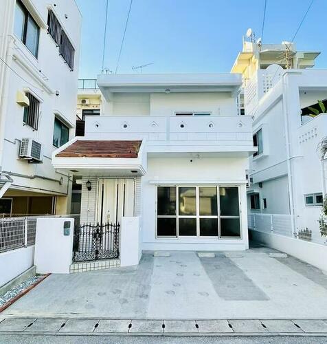 Bright 2LDK RC House with Balcony in Mihama, Chatan, Okinawa