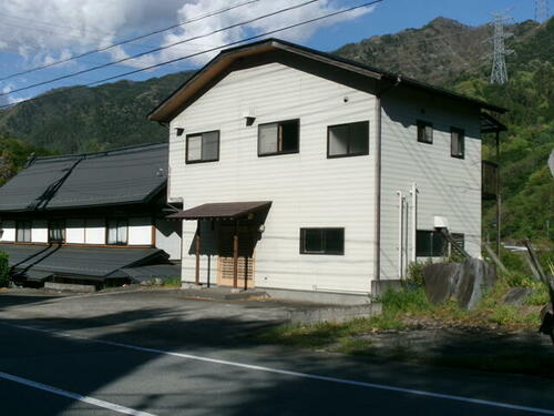 Wooden Shop-House on Route 140 with 5-Car Parking in Yamanashi, Yamanashi