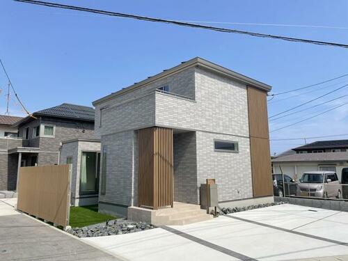 Modern 3LDK with Private Patio and Solar Power in Yonago, Yonago, Tottori