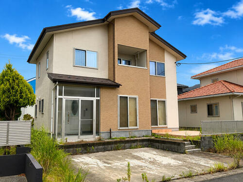 Bright 4LDK Home with a Balcony in Yamatedai, Akita
