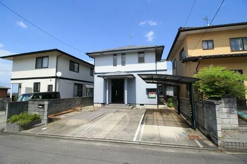 Light-Filled 4LDK with Tatami Rooms and a Garden in Zentsuji, Zentsuji, Kagawa
