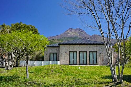 Woodland Yufuin Retreat with Tatami Rooms and Dog Run, Yufu, Oita