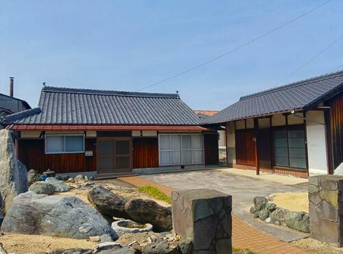 Traditional Single-Story Home with Tatami Rooms and Garden in Habu, Niihama, Ehime