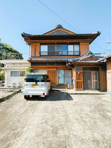 Spacious 9DK Home with Tatami Rooms in Misho Hirajo, Ehime