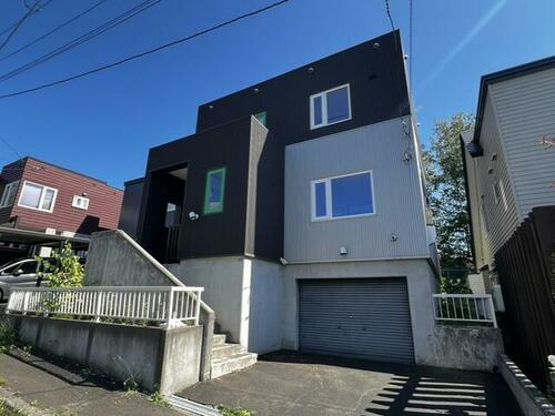 Spacious 4LDK Wooden House with 24-Jo Living Room in Quiet Sapporo Minami-ku in Hokkaido