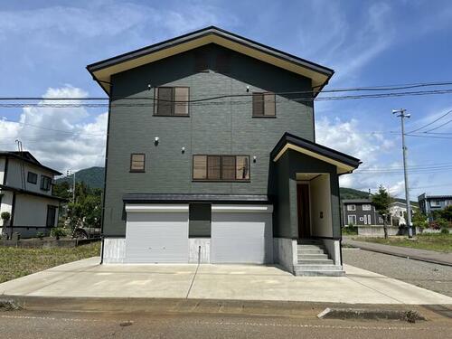 Bright 6LDK Home with Garden and Balcony in Myoko, Myoko, Niigata