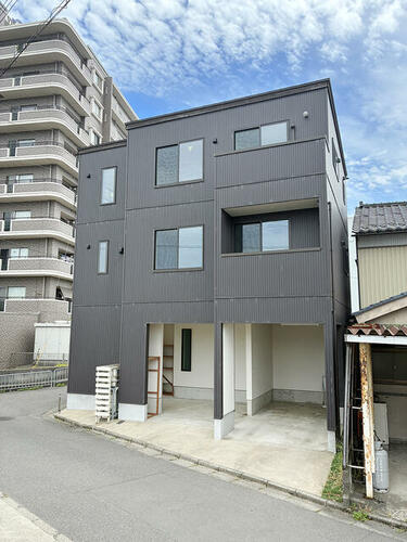 Modern 3LDK Home with Rooftop Balcony in Seiwa, Fukui