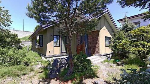 Single-Storey 3SLDK Wooden Home on a Large Lot near Midorigaoka, Asahikawa, Hokkaido