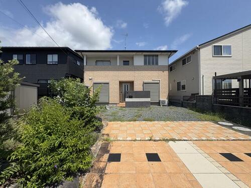 Bright 3SLDK House in Yaizu with Vaulted Living Room and Parking for Up to 6 Cars, Shizuoka