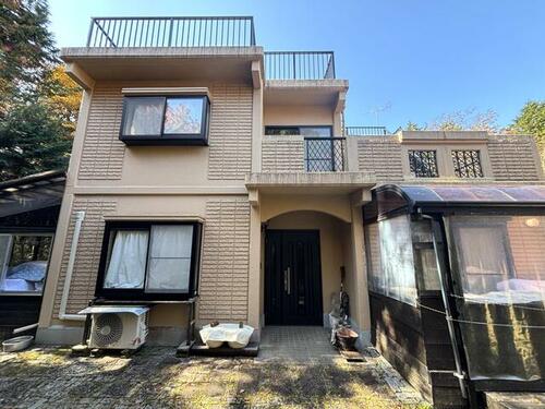 Spacious 4LDK RC Home with Sunrooms and Rooftop Views in Suyama in Susono