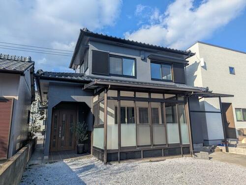 Renovated 2SLDK Home with Sunroom and Parking for Three in Miyazaki, Miyazaki