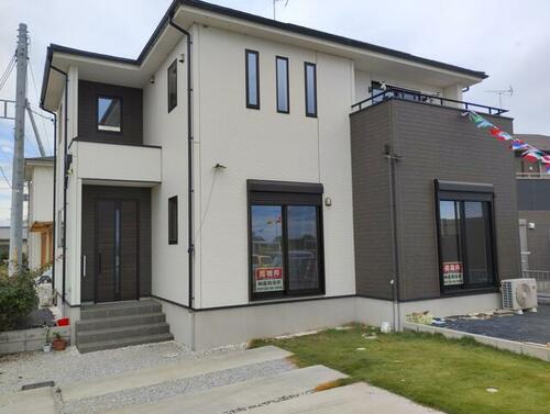 Modern 4LDK Home with Solar Power in Sakai Yoneoka, Isesaki, Gunma