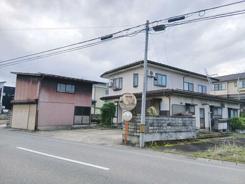 Spacious 8DK Home with Tatami Rooms and Parking for Three in Yonezawa, Yonezawa, Yamagata