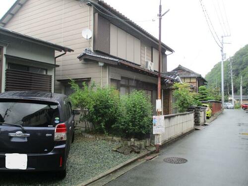 Spacious Unrenovated 7DK Wooden House near Iyo-Nagahama Station, Ehime