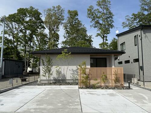 Bright 3LDK Single-Story Home with All-Tile Exterior in Nishigo, Nishigo, Fukushima