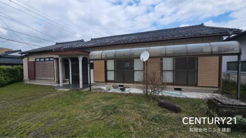 Single-Story Home on a Generous Plot in Nishi Mochida, Aira, Kagoshima