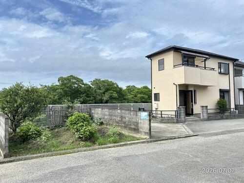 庭とバルコニーのある板野町の3LDK戸建て、板野町