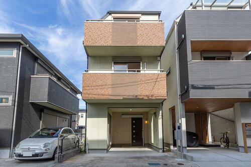 Bright 3LDK Home with Loft and Two Balconies in Amagasaki, Amagasaki, Hyogo