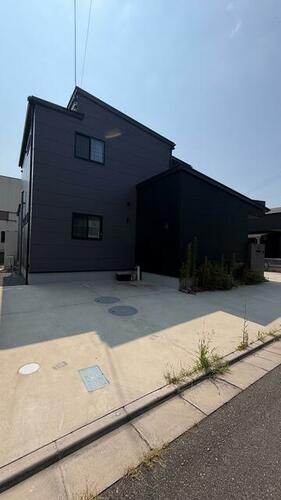 Modern 4SLDK Home with Garden in Iwase, Wakayama, Wakayama