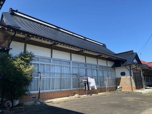 太陽光発電付き、田園風景に囲まれた広々11DKの戸建て、奥州市