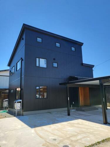 Bright Home with Tatami Rooms and Garden in Akita, Akita