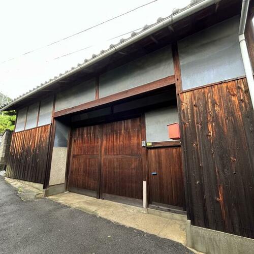 Spacious 1927 Wooden 4DK on a Large Lot in Sakaide, Kagawa, Kagawa