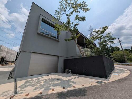 Bright, Renovated House with Solar Power in Ryokuen-zaka, Kyoto